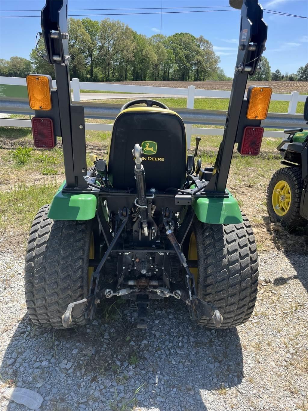 John Deere 2025R Trattori compatti