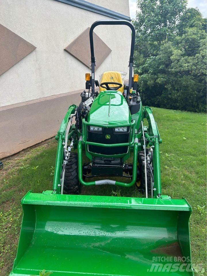John Deere 2025R Trattori compatti