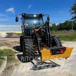 John Deere 204 G Mini pale