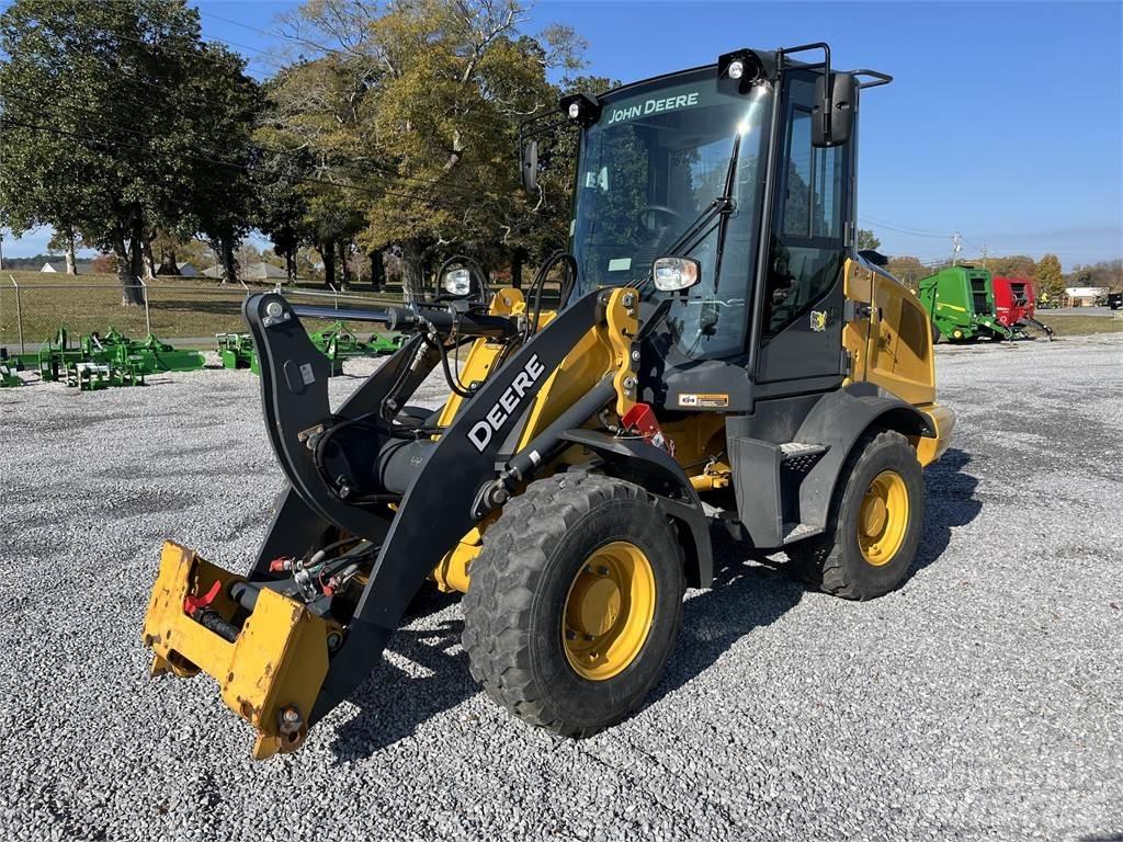 John Deere 244L Mini pale