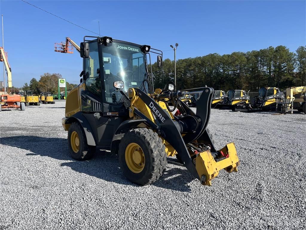 John Deere 244L Mini pale