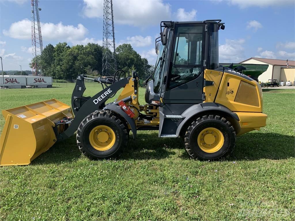 John Deere 244L Pale gommate