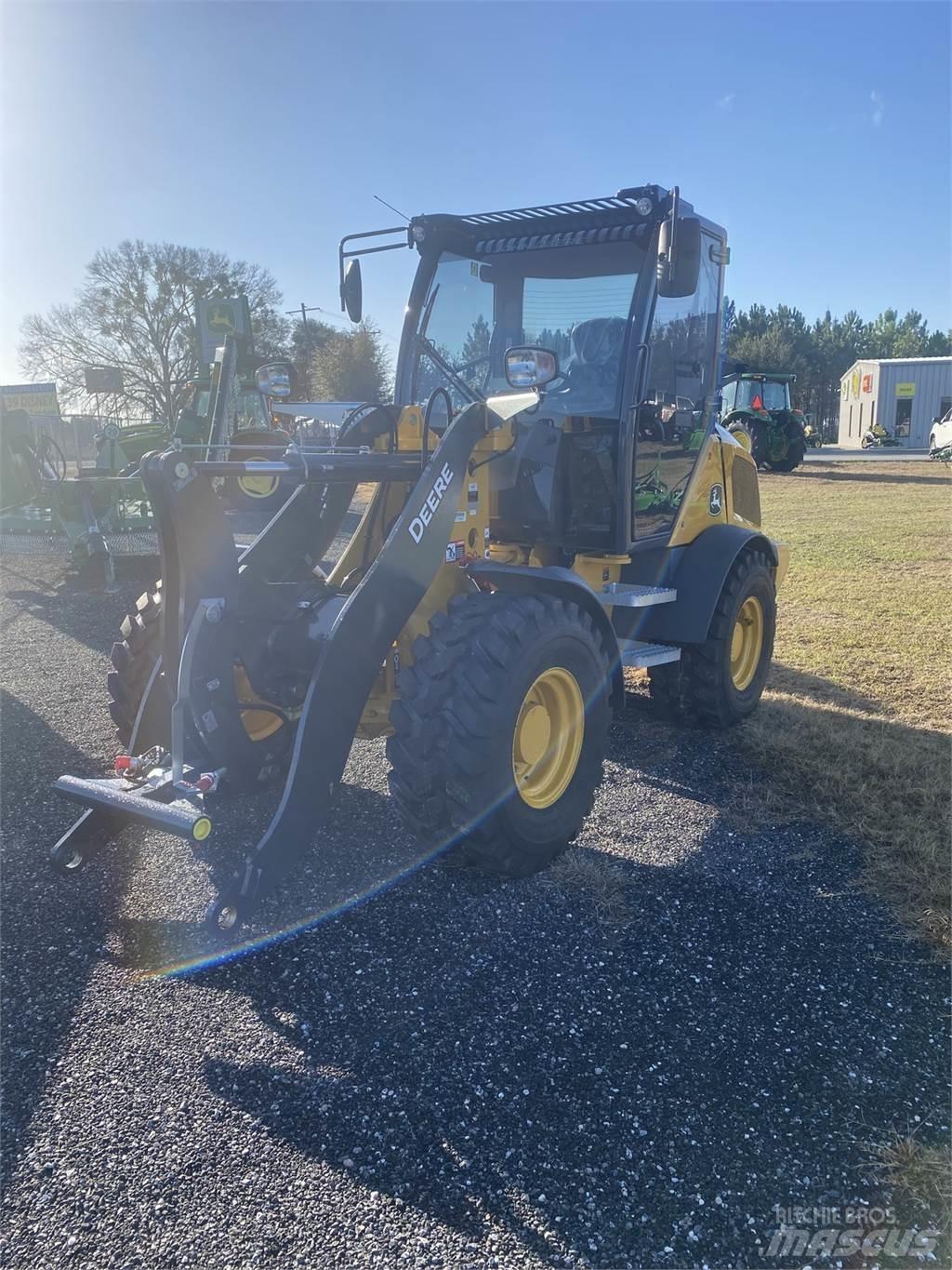 John Deere 304 G Mini pale