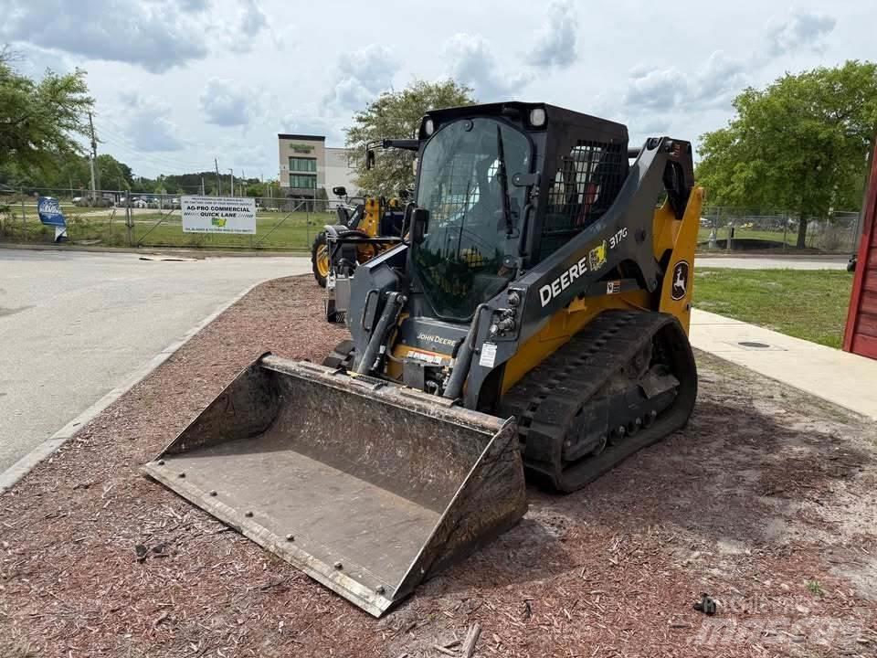 John Deere 317G Mini pale