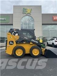 John Deere 318G Mini Pale Gommate