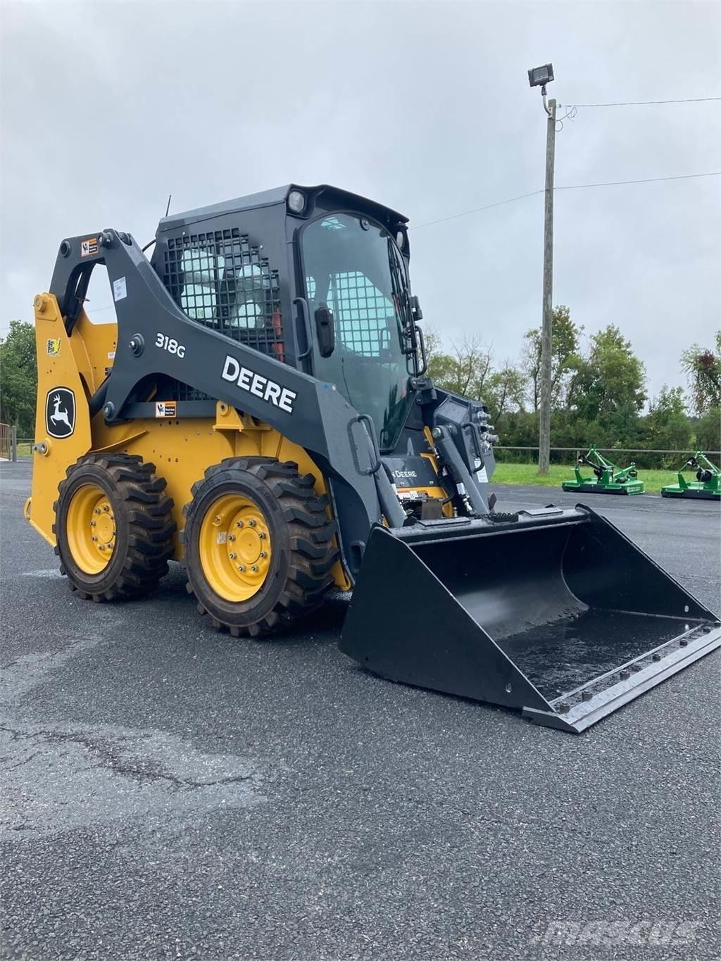 John Deere 318G Mini Pale Gommate