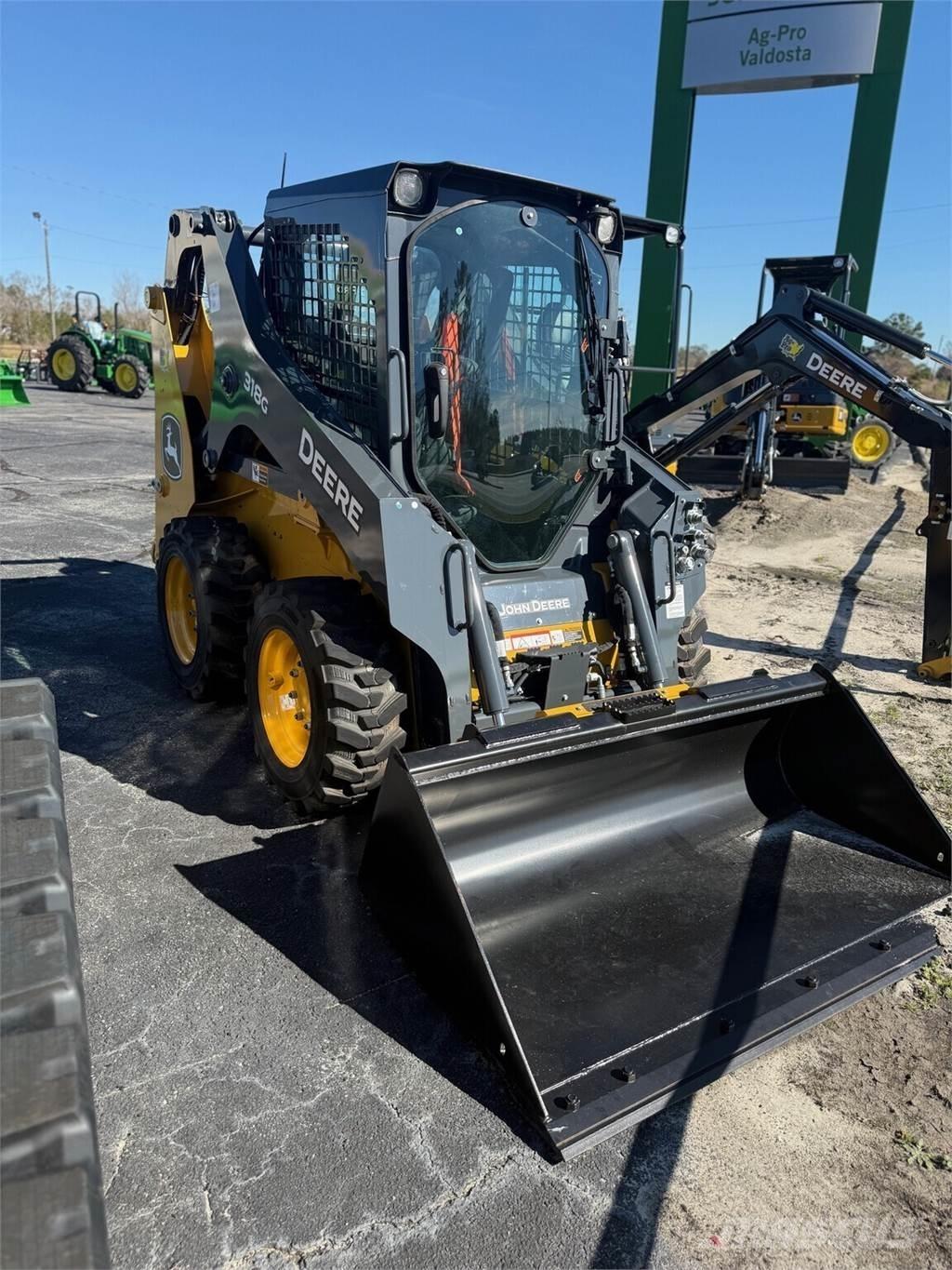 John Deere 318G Mini Pale Gommate