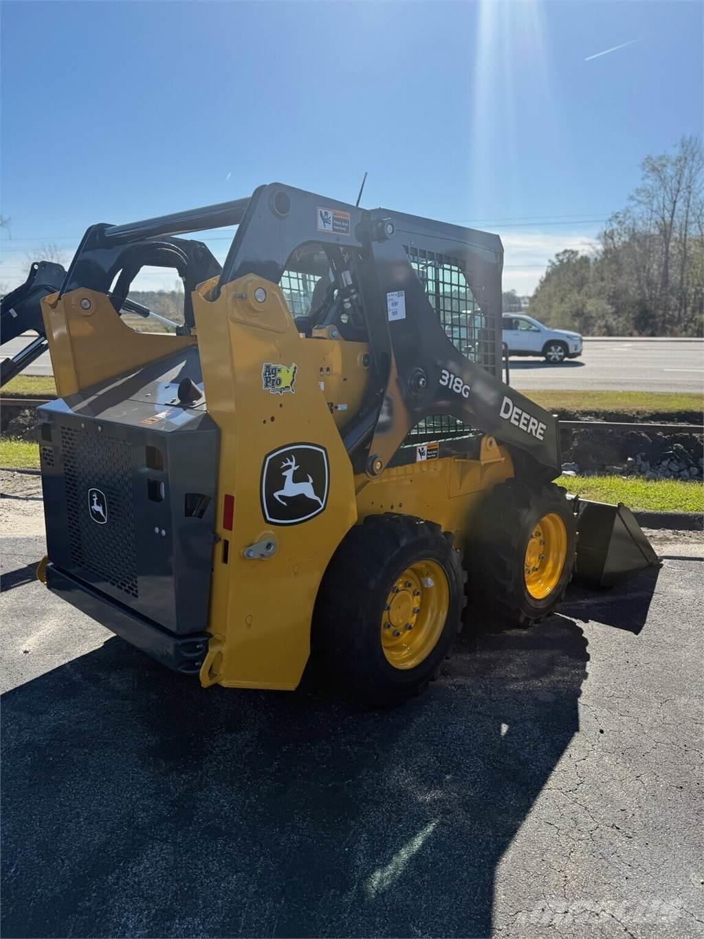 John Deere 318G Mini Pale Gommate