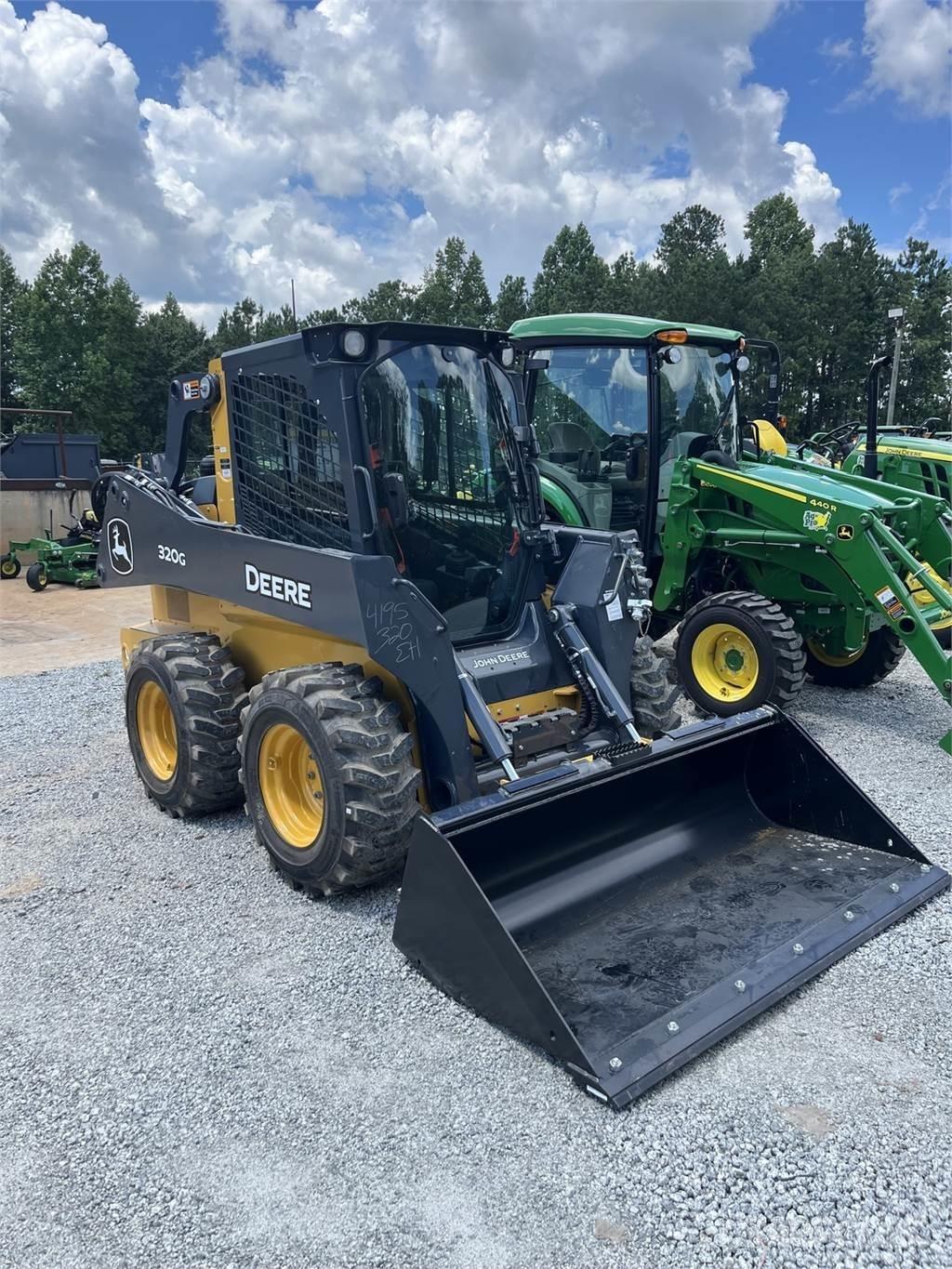 John Deere 320G Mini Pale Gommate