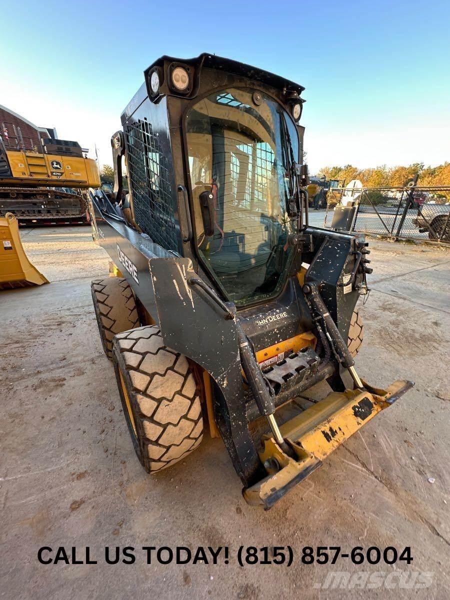 John Deere 320G Mini Pale Gommate
