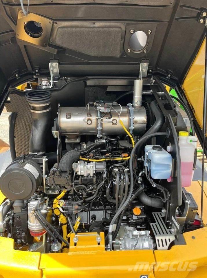 John Deere 324P Pale gommate