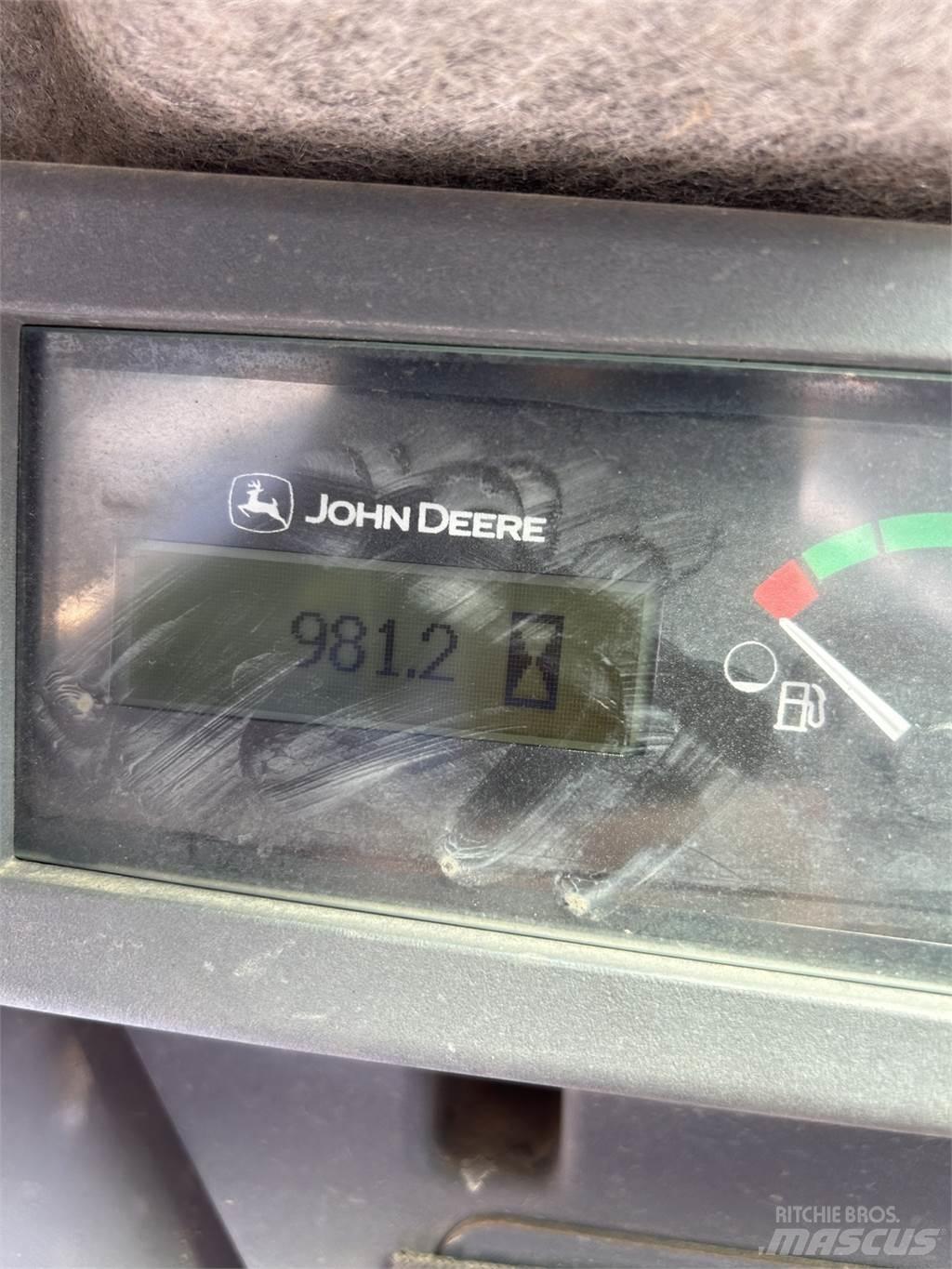John Deere 331G Mini pale