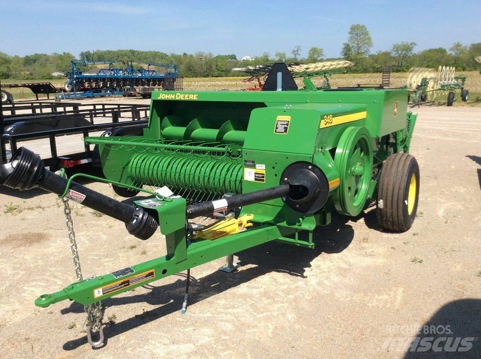 John Deere 348 Presse quadre