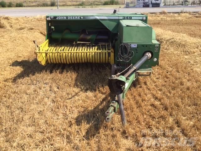 John Deere 349 Presse quadre