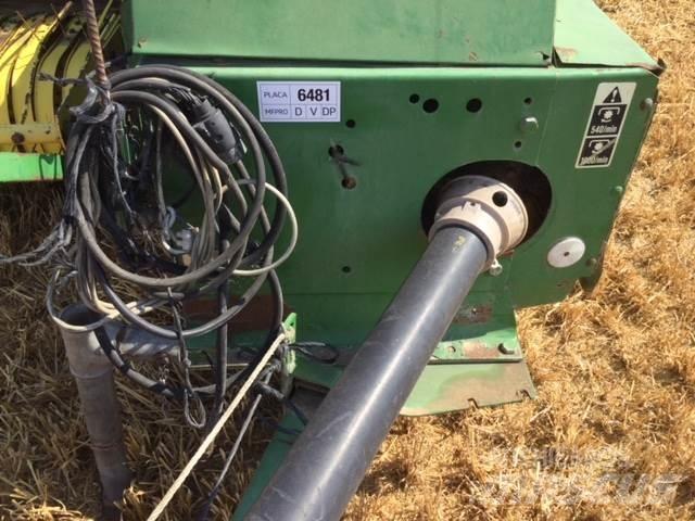 John Deere 349 Presse quadre