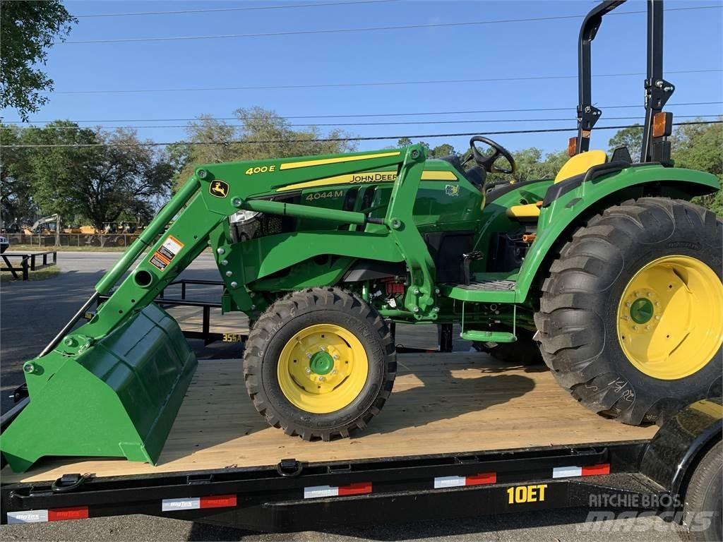 John Deere 4044M Trattori