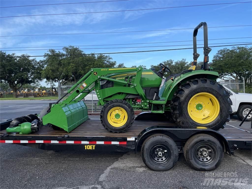John Deere 4044M Trattori