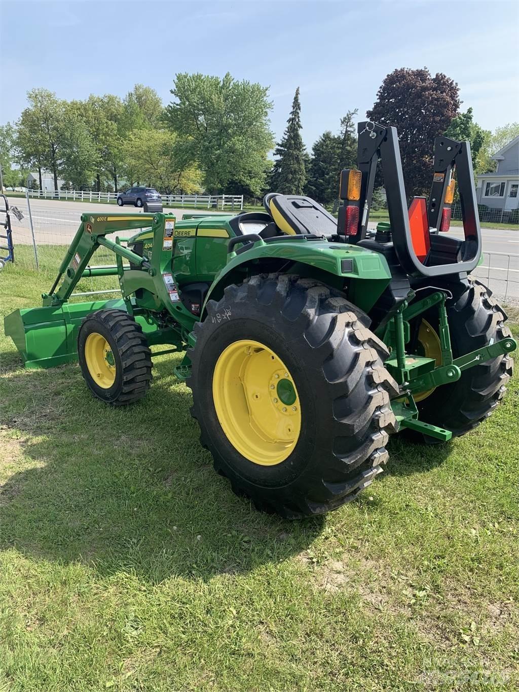 John Deere 4044M Trattori