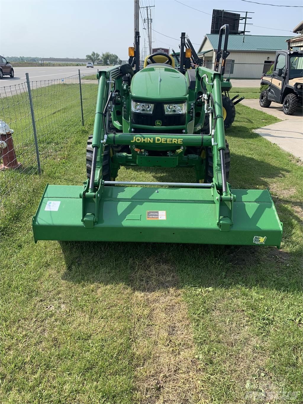 John Deere 4044M Trattori