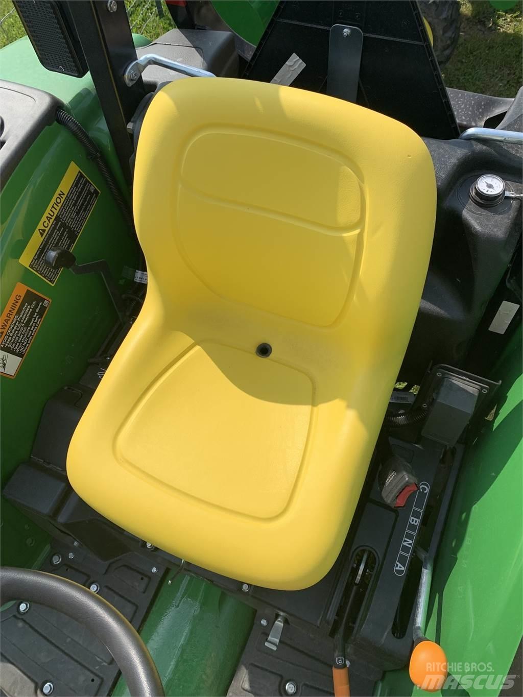 John Deere 4044M Trattori