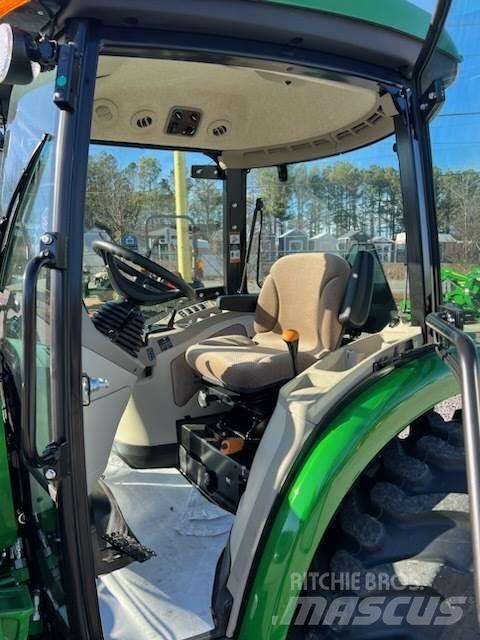 John Deere 4044R Trattori