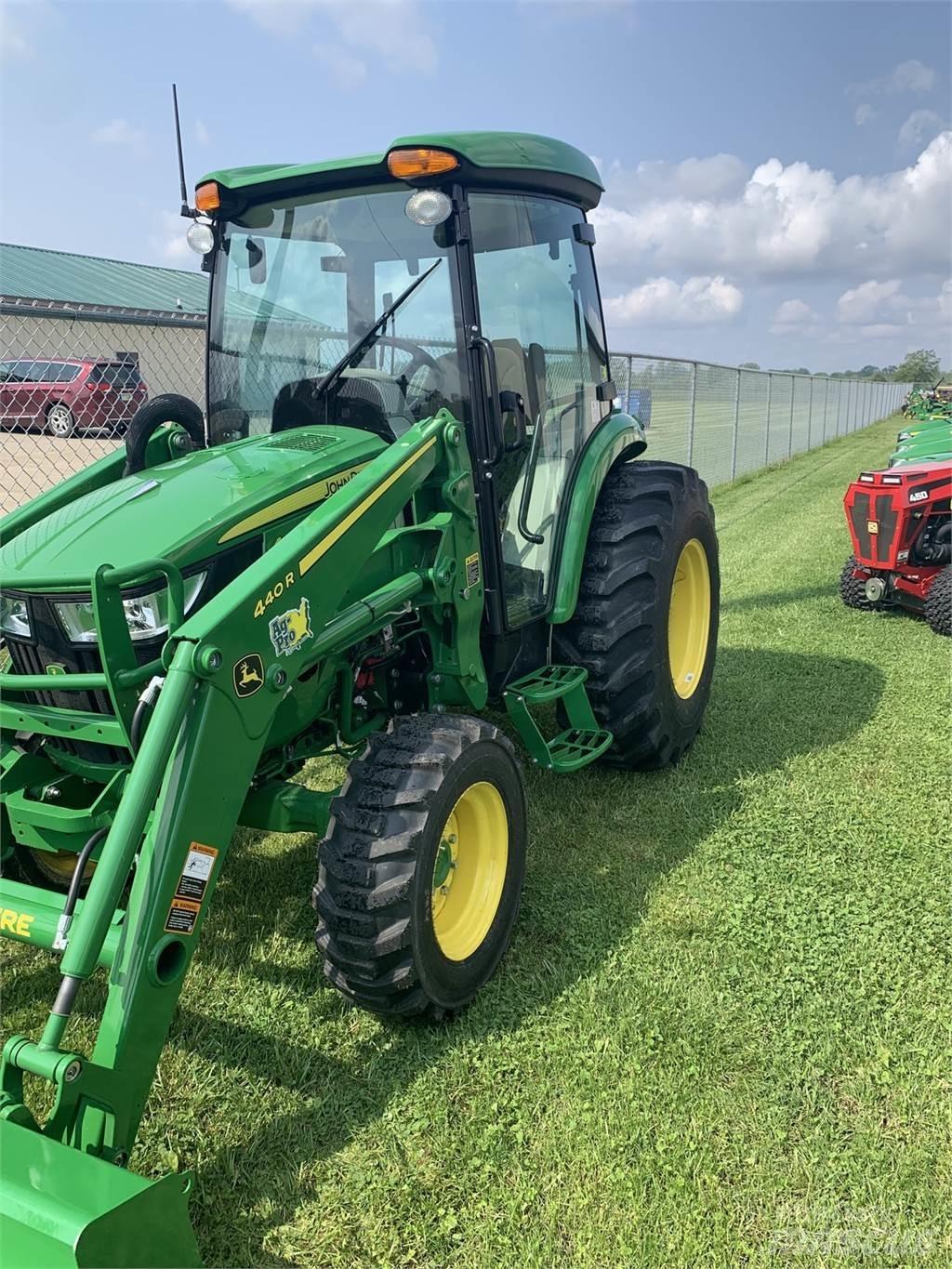 John Deere 4044R Trattori