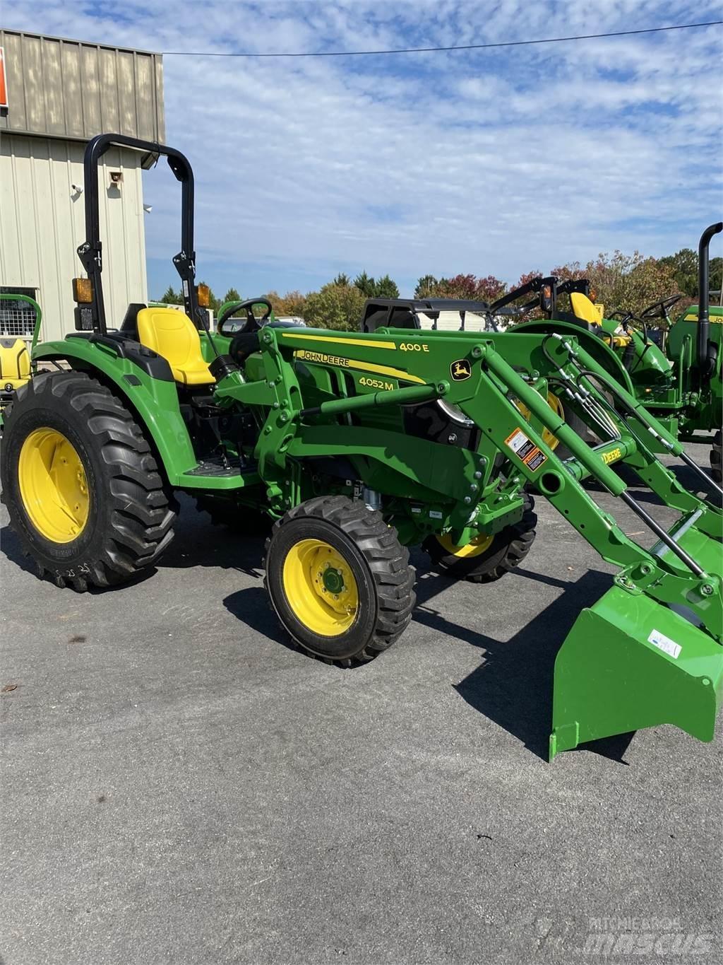 John Deere 4052M Trattori