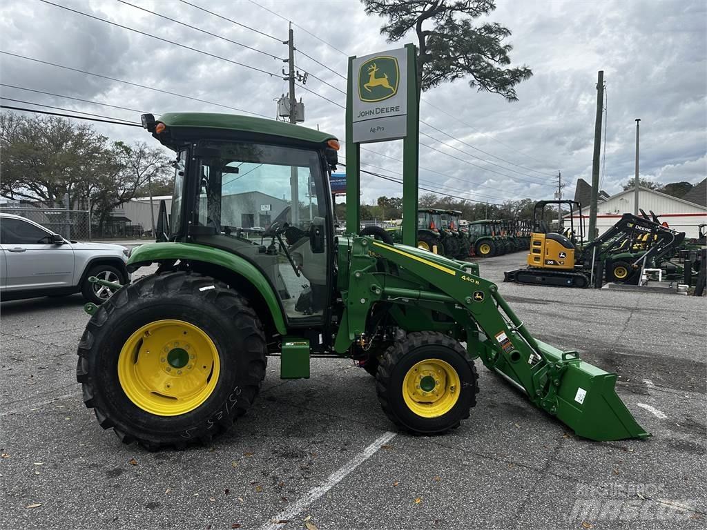 John Deere 4066R Trattori