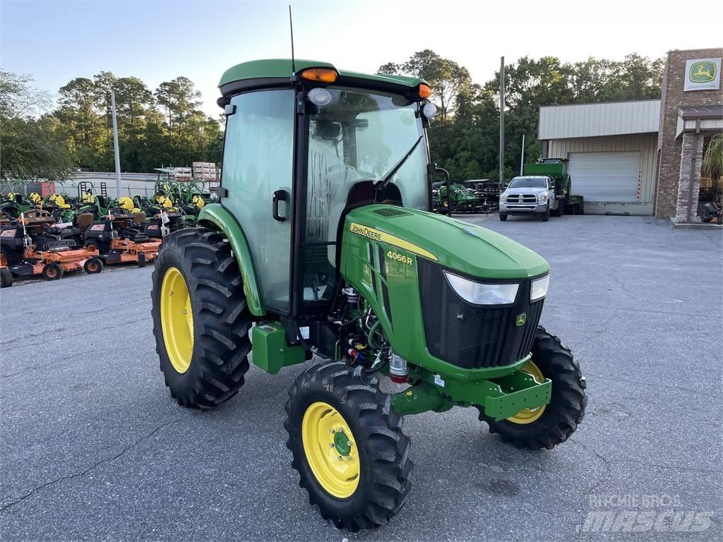 John Deere 4066R Trattori