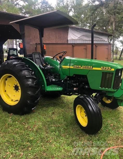 John Deere 5205 Trattori