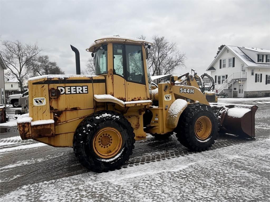 John Deere 544H Pale gommate