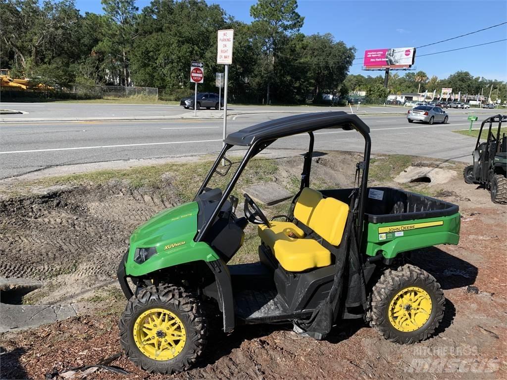 John Deere 590M Veicoli utilitari