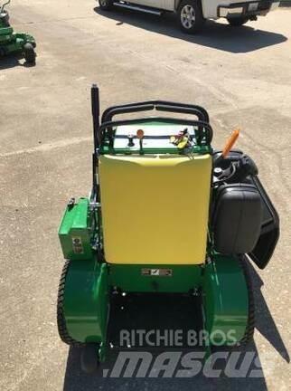 John Deere 636M Trattorini tagliaerba