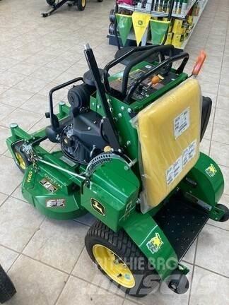 John Deere 636M Trattorini tagliaerba