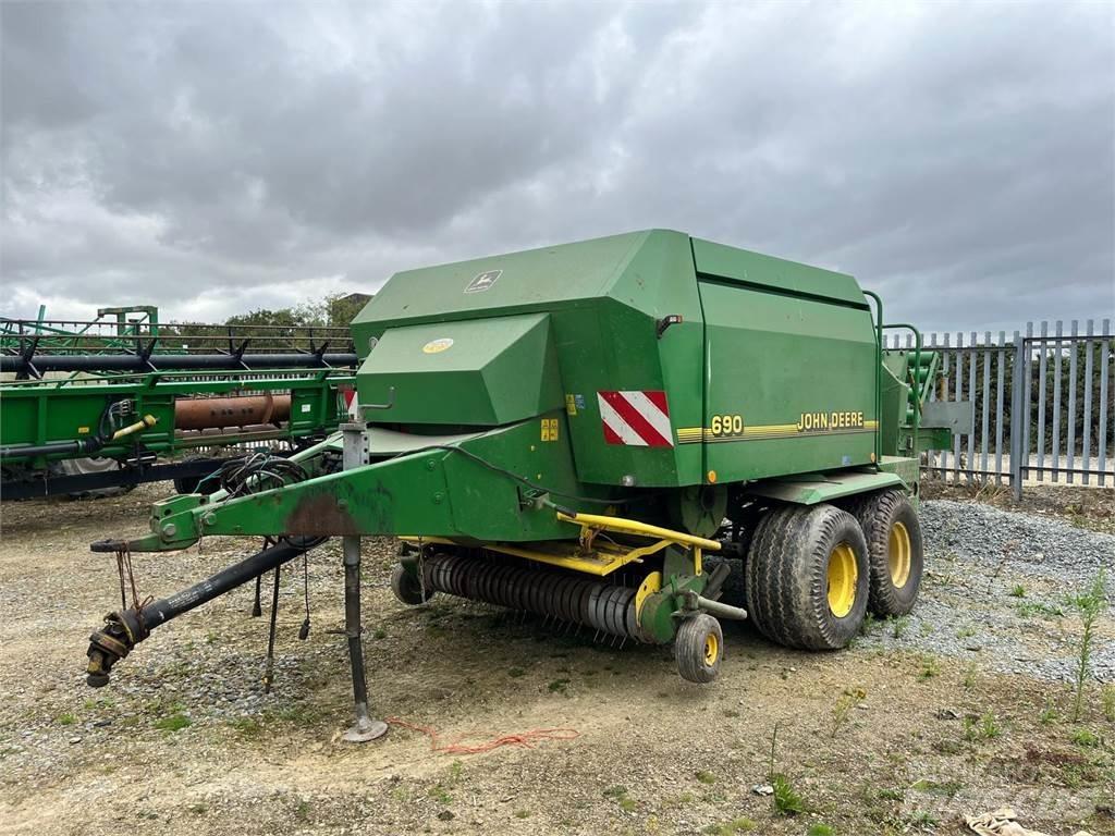 John Deere 690 Presse quadre