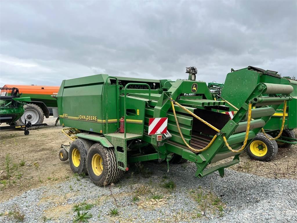 John Deere 690 Presse quadre