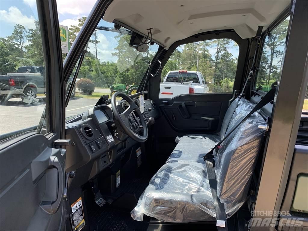 John Deere 835M Veicoli utilitari