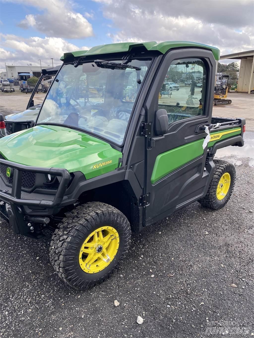 John Deere 835R Veicoli utilitari