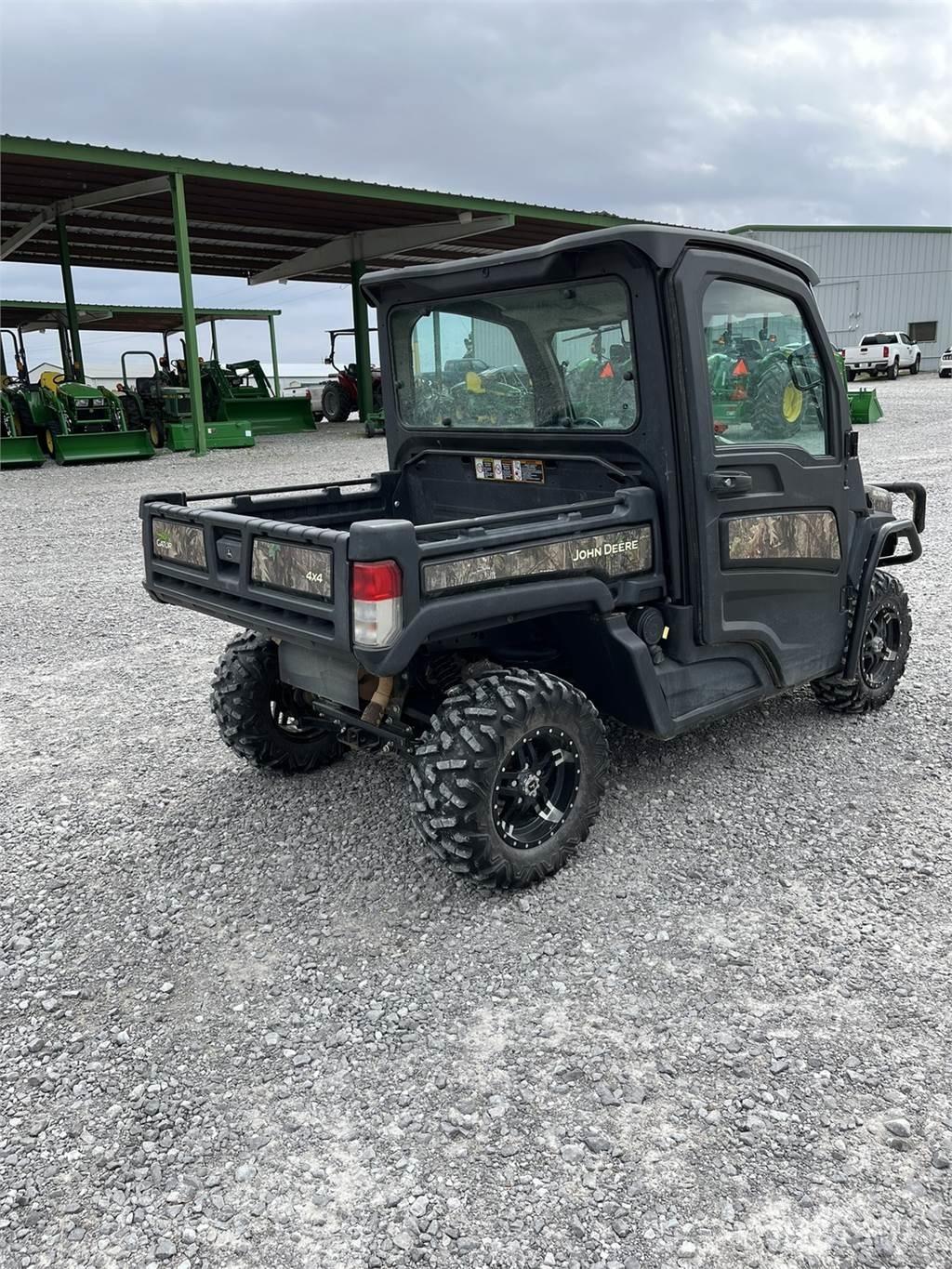John Deere 835R Veicoli utilitari