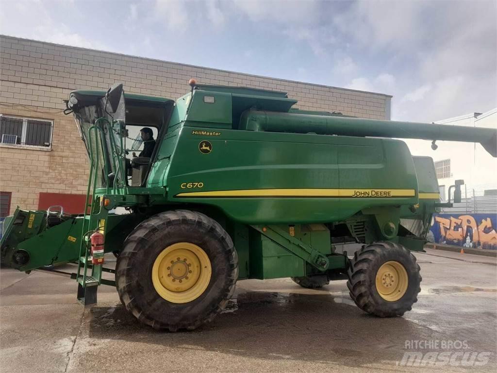 John Deere C670 Mietitrebbiatrici