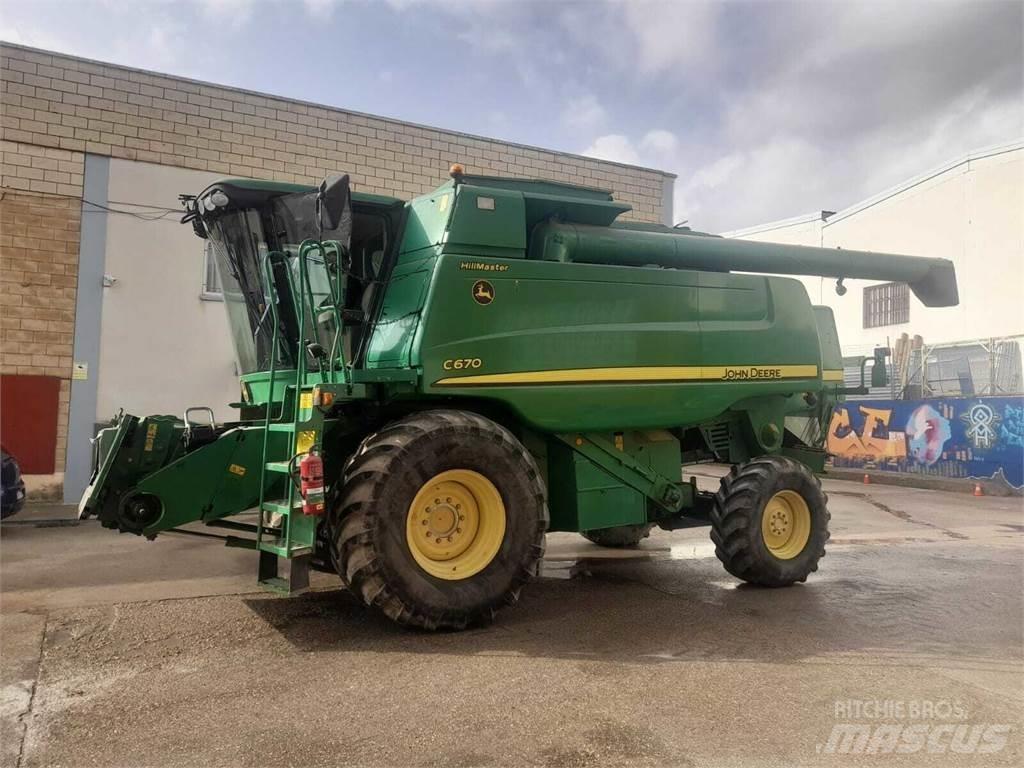 John Deere C670 Mietitrebbiatrici