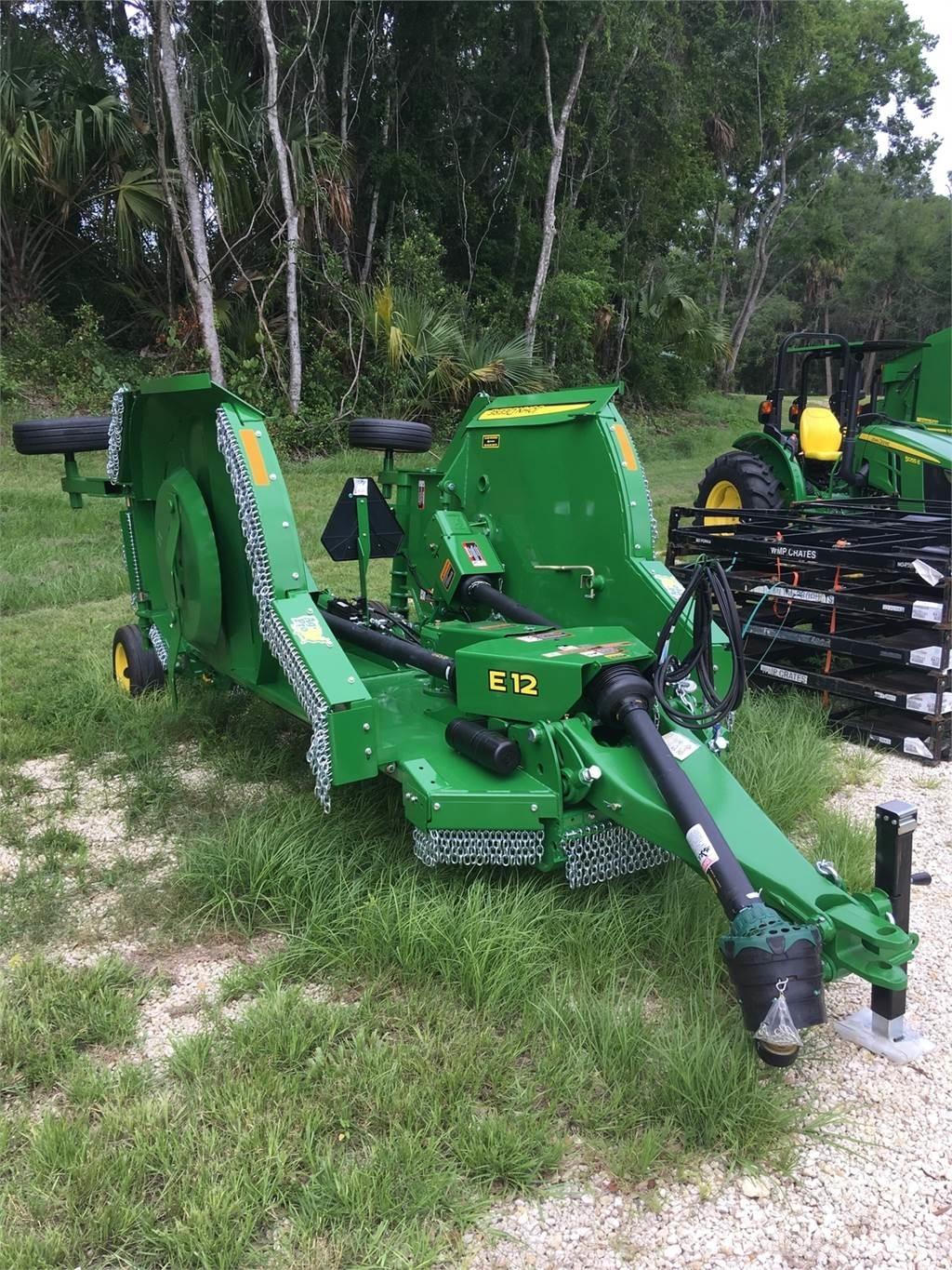 John Deere FC12E Trinciatrici, tagliatrici e srotolatrici per balle