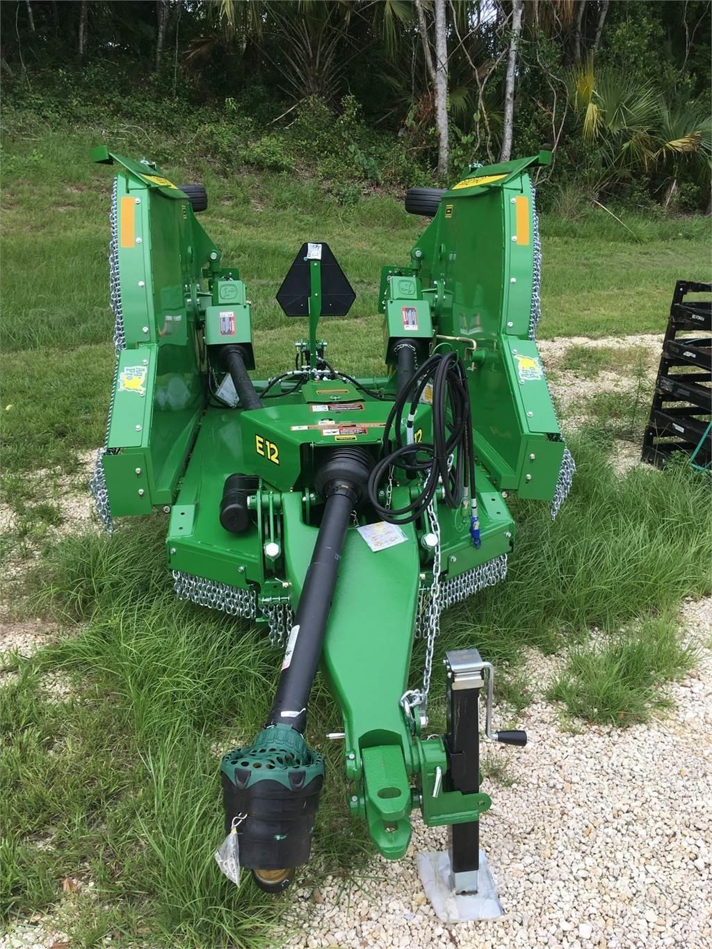John Deere FC12E Trinciatrici, tagliatrici e srotolatrici per balle