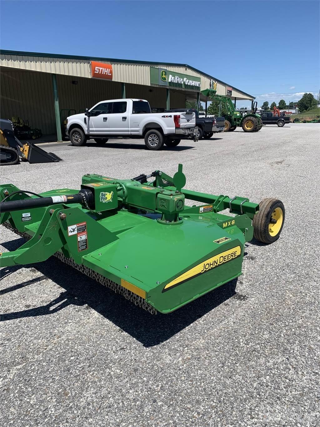 John Deere MX8 Trinciatrici, tagliatrici e srotolatrici per balle
