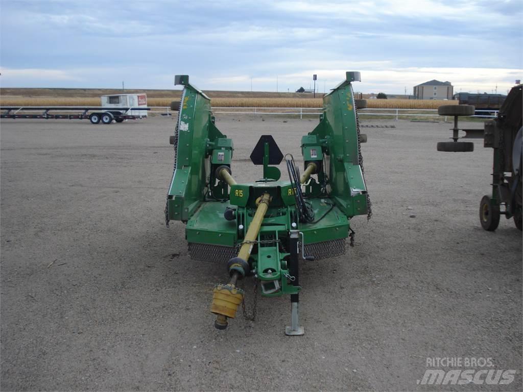 John Deere R15 Trinciatrici, tagliatrici e srotolatrici per balle