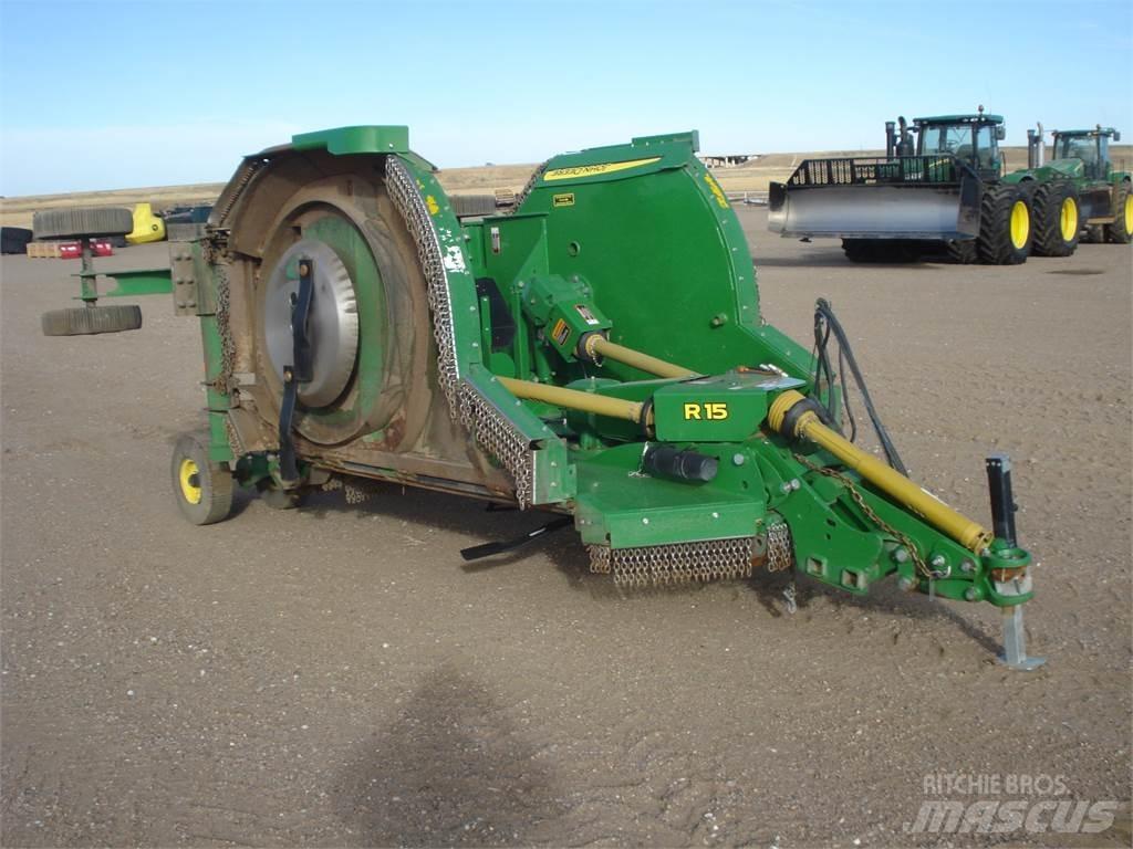 John Deere R15 Trinciatrici, tagliatrici e srotolatrici per balle