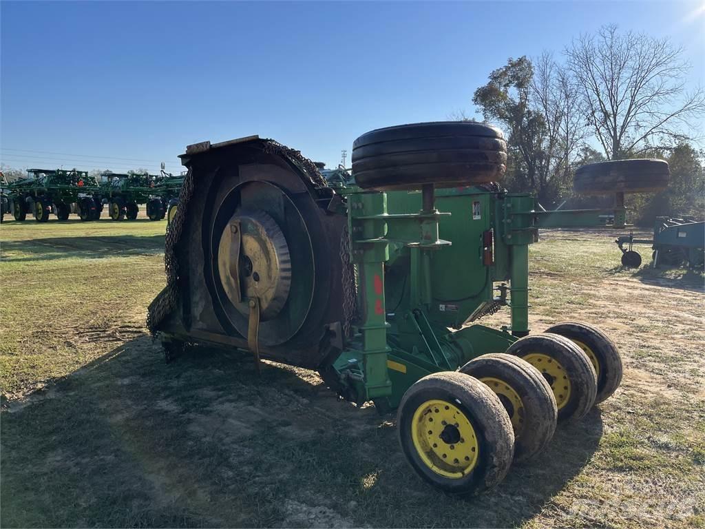 John Deere R15 Trinciatrici, tagliatrici e srotolatrici per balle
