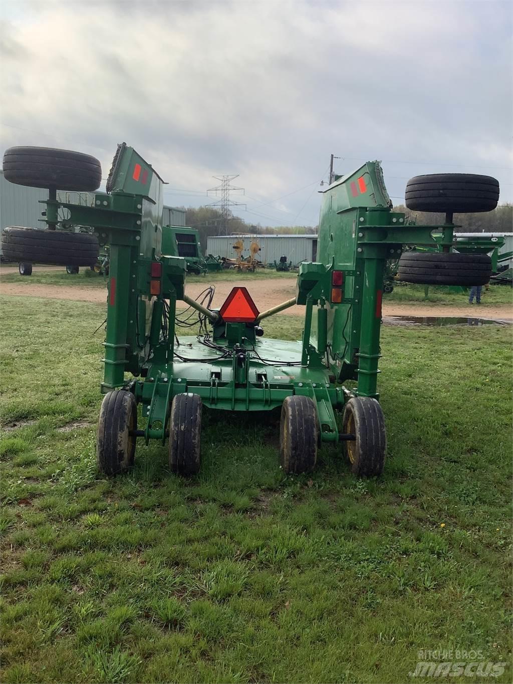 John Deere R20 Trinciatrici, tagliatrici e srotolatrici per balle