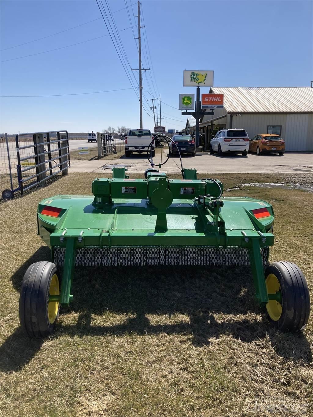 John Deere RC8M Trinciatrici, tagliatrici e srotolatrici per balle