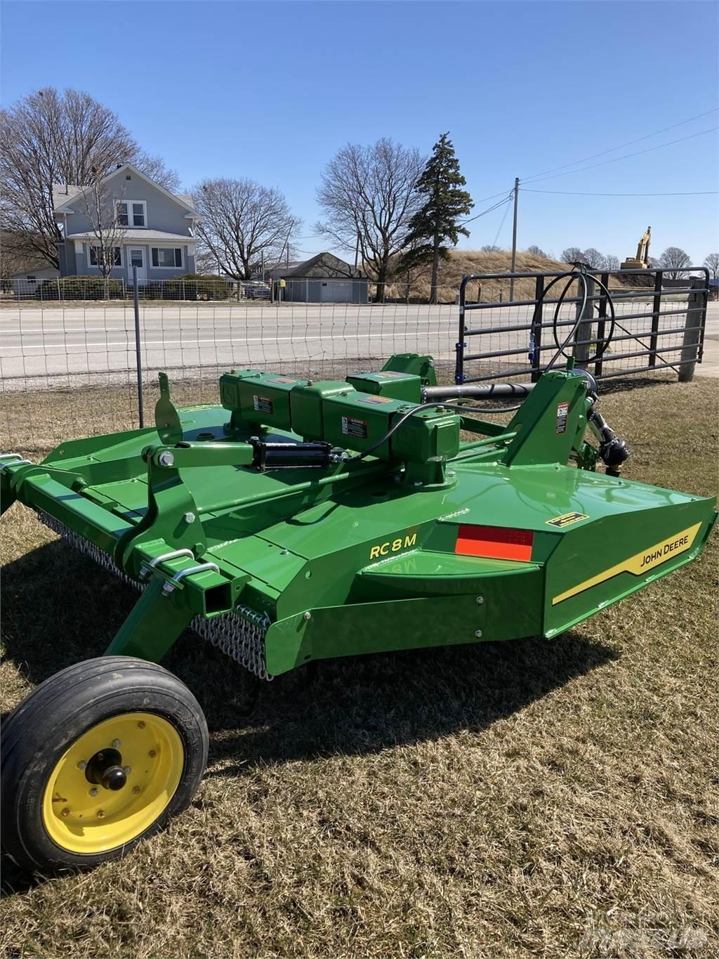 John Deere RC8M Trinciatrici, tagliatrici e srotolatrici per balle